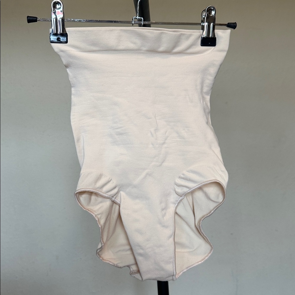 NWOB SKIMS‎ HIGH WAISTED BRIEF Sand size S seamless